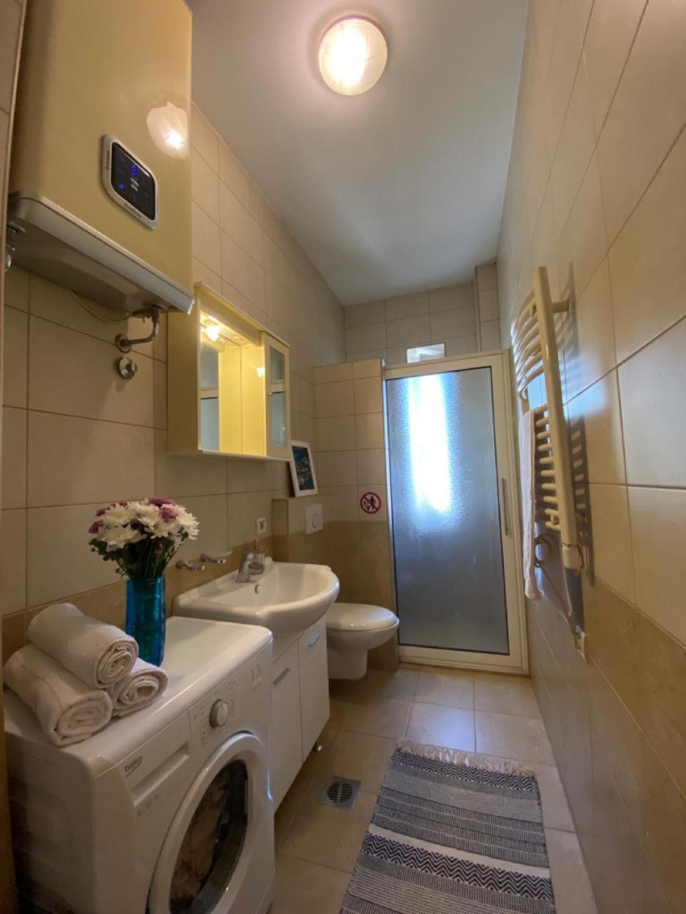 Stylish King Downtown Apartment Podgorica Exterior photo